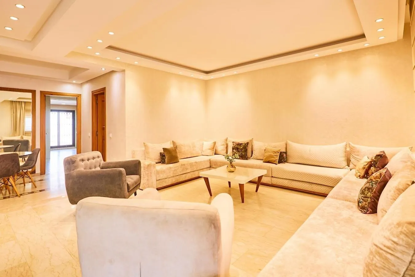 Casablanca 3 Bed Unit In Triangle D'Or With Parking Apartment