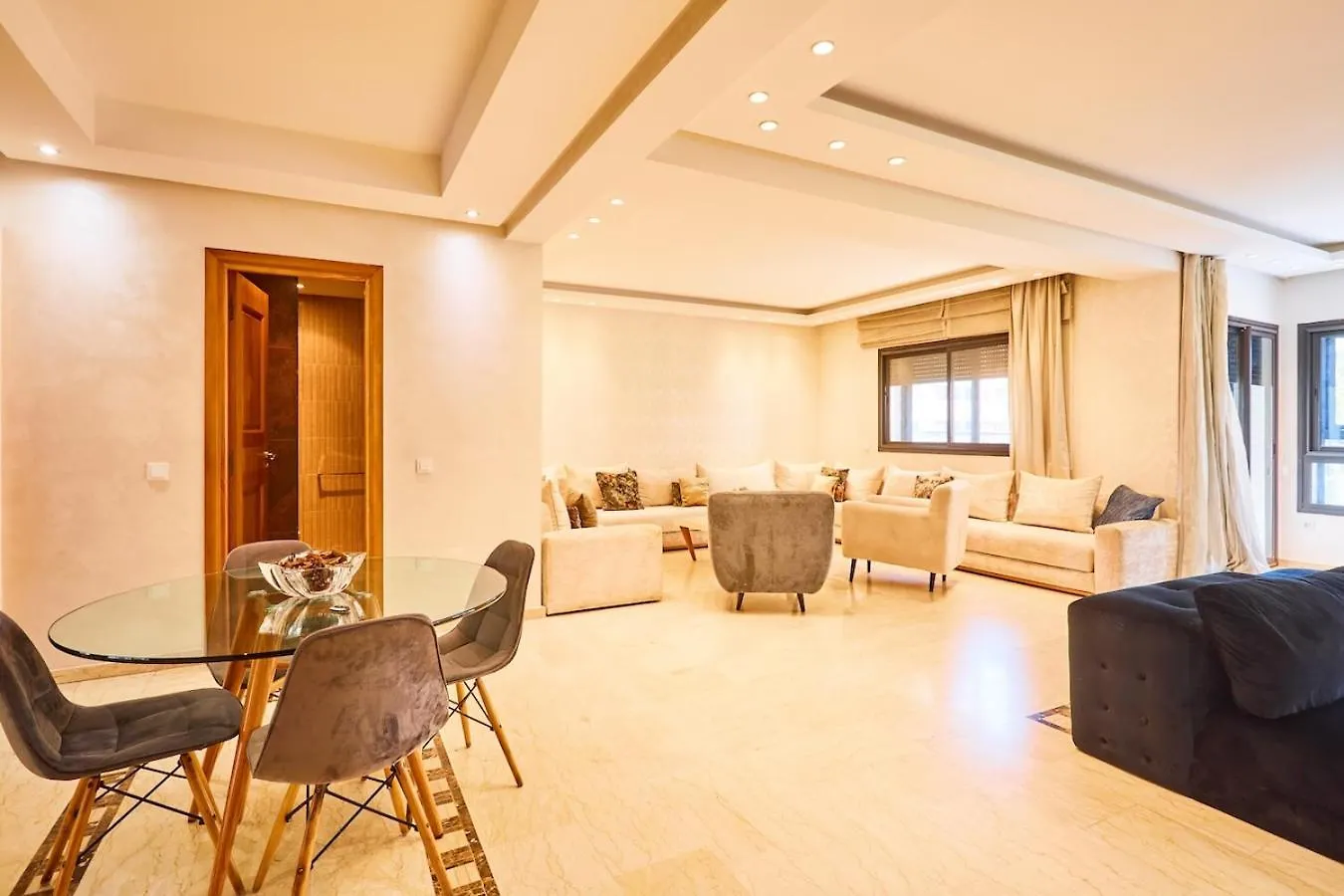 Casablanca 3 Bed Unit In Triangle D'Or With Parking Apartment